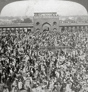 Nel cortile della moschea Jumma, Delhi, India, 1903