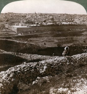 Gerusalemme, vista da sud-est, mostrando il sito del tempio, Palestina, 1900s da Underwood and Underwood
