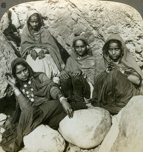 Ragazze Bhujji native, Fiume Sutlej, Himalaya, India, c1900s