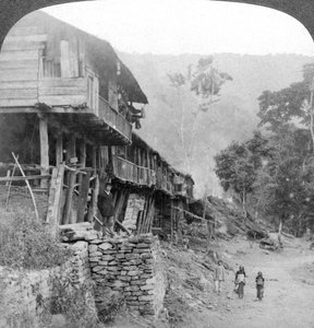 Villaggio nativo, Ponte Teesta vicino a Darjeeling, India, 1903 da Underwood and Underwood
