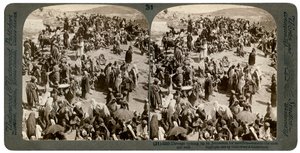 Persone che salgono a Gerusalemme per il sacrificio, fuori dal muro orientale, 1900 da Underwood and Underwood