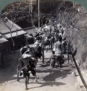 Cavalcata al Tempio Daijingu, per il festival shintoista di adorazione della Dea del Sole, Yokohama, Giappone, 1904 da Underwood and Underwood