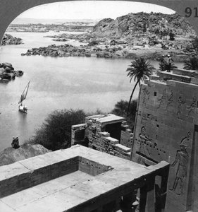 La diga di Assuan vista dal tempio di Philae, Egitto, 1905 da Underwood and Underwood