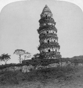 Pagoda di Tiger Hill, la Torre Pendente, di Soo-Chow Suzhou, Cina, 1900