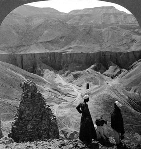 Valle dei Re tombe a Tebe, Egitto, 1905 da Underwood and Underwood
