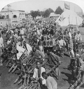 Trasporto con carriola allo sbarco, Tientsin Tianjin, Cina, 1901