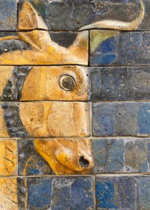 Istanbul, Turchia. Museo Archeologico. Toro in mattoni smaltati in rilievo dalla Porta di Ishtar, Babilonia, risalente al periodo di Nabucodonosor II circa 604-562 a.C. da Unknown
