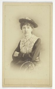 Senza titolo (Ritratto di donna con cappello)