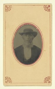 Senza titolo (Ritratto di un uomo barbuto con cappello) da Unknown