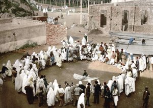Giocolieri arabi ad Algeri. Fotochrome ca. 1895. da Unknown artist