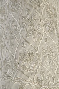 Cappotto di Bertha Palmer, c.1870 (dettaglio del tessuto), seta moiré a coste, frange e perline di cristallo da Unknown artist