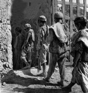 Lavoro minorile; carusi, minatori, entrano nella miniera