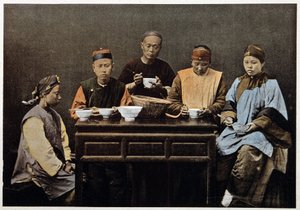 Famiglia cinese che mangia - fotochrome, fine XIX secolo
