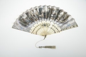 Ventaglio, c.1850, carta dipinta, osso, argento e nappa di seta e filo metallico, produttore sconosciuto da Unknown artist