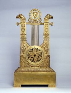 Orologio a caminetto a forma di arpa da Unknown artist