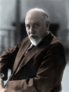 Ritratti dello scrittore italiano Luigi Pirandello intorno al 1920. da Unknown Artist