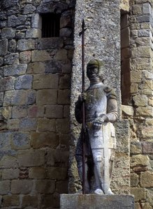 Statua di un guerriero cataro sulla porta di Avignonet nel Lauragais (31)