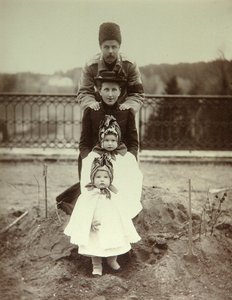 La famiglia del Duca Fyodor Uvarov nella tenuta di campagna Porechye. Foto all