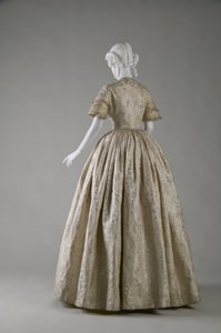 Abito da sposa (vista obliqua posteriore) da Unknown artist
