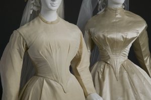 Abiti da sposa da Unknown artist