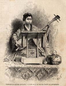 Una cantante di leggende nazionali, che suona lo shamisen per accompagnare il suo canto, seduta dietro il suo banco. Incisione per illustrare il viaggio in Giappone, nel 1863-1864, di Aime Humbert, ministro della Confederazione Svizzera, in 