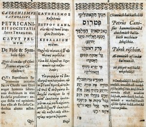Religione cristiana: Pagina interna del catechismo in greco, ebraico, latino e francese. Opera di Pierre Canisius (XVII secolo)