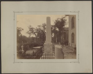 Monumento spostato, chiesa luterana di St. John, Archdale Street tra Clifford e King, guardando verso sud, Charleston