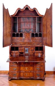 Arredamento: trumeau in palissandro. Circa 1735. Dim. 257x130x61 cm Collezione privata da Unknown artist