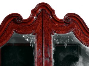 Mobili: trumeau in palissandro. Dettaglio della parte superiore. Circa 1735. Collezione privata