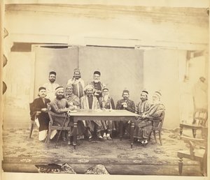 [Ritratto di gruppo di uomini, India] da Unknown artist