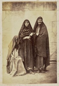 [Ritratto di gruppo di tre donne] da Unknown artist