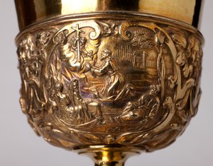 Metallurgia. Calice. Dono del canonico A. Le Vaillant de la Bassarderie, decano del capitolo della cattedrale 1726-1758. XVIII secolo (dettaglio)