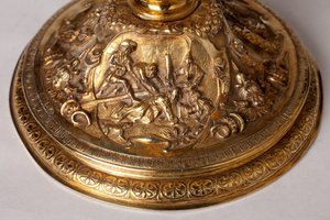 Oreficeria. Calice. Dono del canonico A. Le Vaillant de la Bassarderie, decano del capitolo della cattedrale dal 1726 al 1758. XVIII secolo. Dettaglio del fondo.