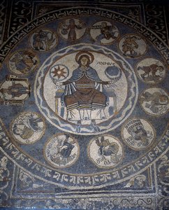 Pavimento a mosaico che raffigura i mesi dell