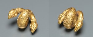 Coppia di Riccioli di Capelli con Testa di Ariete da Unknown artist