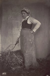 [Donna in piedi con la falce] da Unknown artist