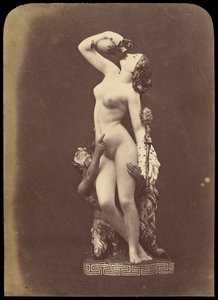 [Statua di donna e satiro] da Unknown artist