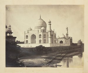 [Taj Mahal dalle rive del fiume Yamuna]. da Unknown artist
