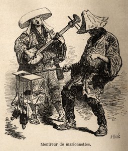 Lo spettacolo di burattini e il musicista che lo accompagna per l