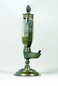 Misurazione del tempo: orologio a olio del XVIII secolo. da Unknown artist