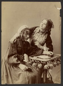 [Due donne alla scrivania] da Unknown artist