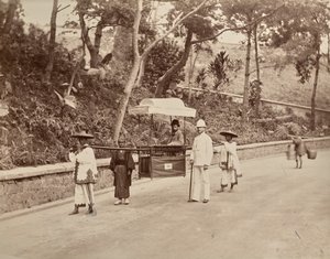 Senza titolo (uomo trasportato in portantina, verso)