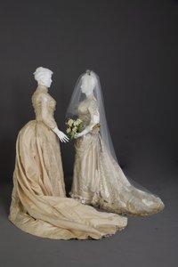 Abiti da sposa da Unknown artist