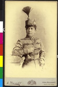 Donna in uniforme