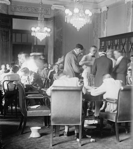 Una lotteria di leva della Prima Guerra Mondiale. da Unknown photographer