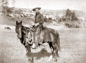 Un cowboy a cavallo - foto da Unknown photographer