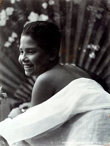 Una ragazza di Bangkok sorridente da Unknown photographer