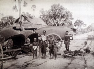Cambogiani sulla strada di Angkor Vat da Unknown photographer