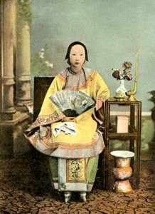 Signora cinese con piedi legati, inizio XX secolo (cartolina) da Unknown photographer