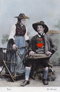 Coppia in costume tradizionale, Alt - Zillertal, Tirolo da Unknown photographer